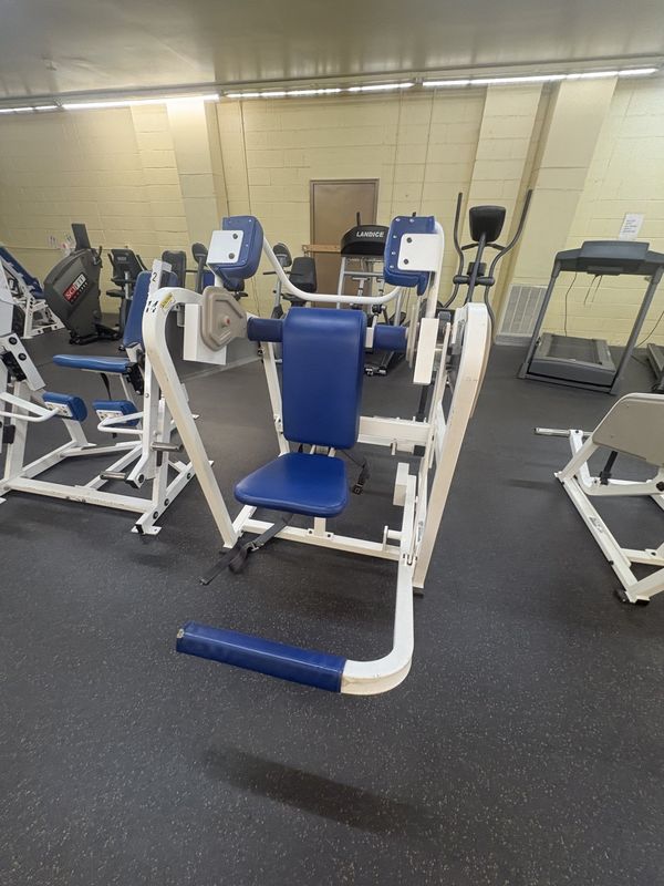 Row of selectorized resistance machines